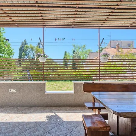 In Kastel Luksic With Terrace, Air Conditioning, W-lan, Washing Machine 5107-3 * Kaštela