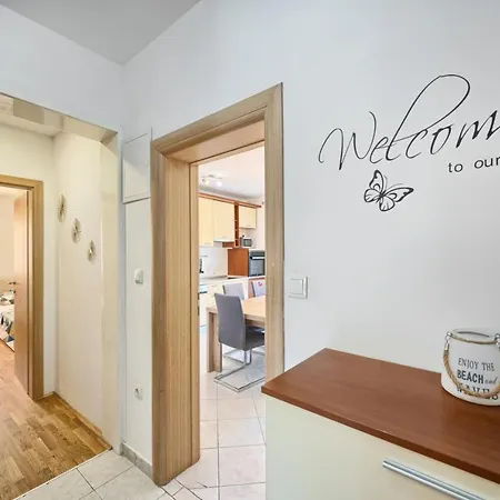 In Kastel Luksic With Terrace, Air Conditioning, W-lan, Washing Machine 5107-3 Apartamento Kaštela