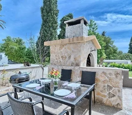 Apartamento In Kastel Luksic With Terrace, Air Conditioning, W-lan, Washing Machine 5107-3 *