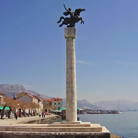 In Kastel Luksic With Terrace, Air Conditioning, W-lan, Washing Machine 5107-3 Apartamento Kaštela