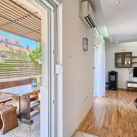 In Kastel Luksic With Terrace, Air Conditioning, W-lan, Washing Machine 5107-3 Apartamento