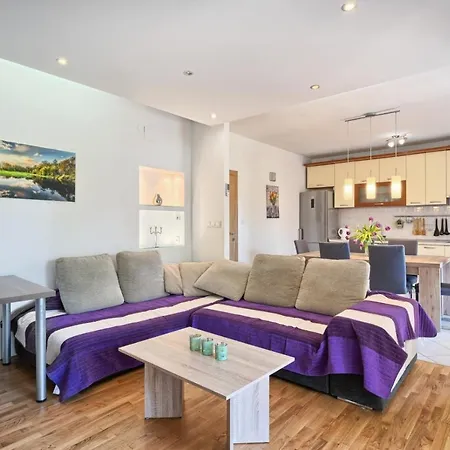 In Kastel Luksic With Terrace, Air Conditioning, W-lan, Washing Machine 5107-3 * Kaštela