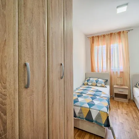 Apartamento In Kastel Luksic With Terrace, Air Conditioning, W-lan, Washing Machine 5107-3 *