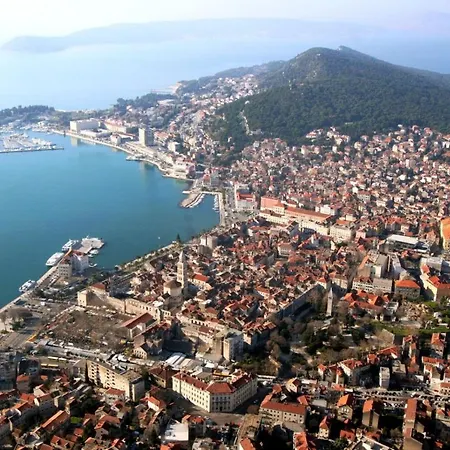 In Kastel Luksic With Terrace, Air Conditioning, W-lan, Washing Machine 5107-3 * Kaštela