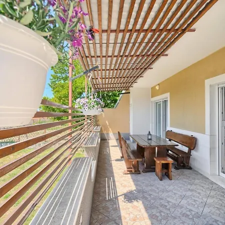 In Kastel Luksic With Terrace, Air Conditioning, W-lan, Washing Machine 5107-3