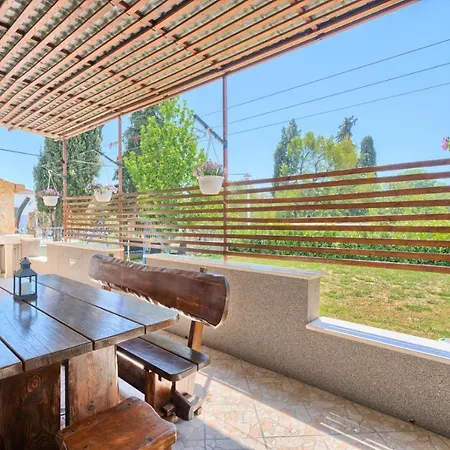 In Kastel Luksic With Terrace, Air Conditioning, W-lan, Washing Machine 5107-3 Kaštela