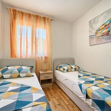In Kastel Luksic With Terrace, Air Conditioning, W-lan, Washing Machine 5107-3 Apartamento *