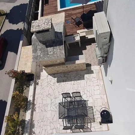 In Kastel Luksic With Terrace, Air Conditioning, W-lan, Washing Machine 5107-3 Apartamento Kaštela